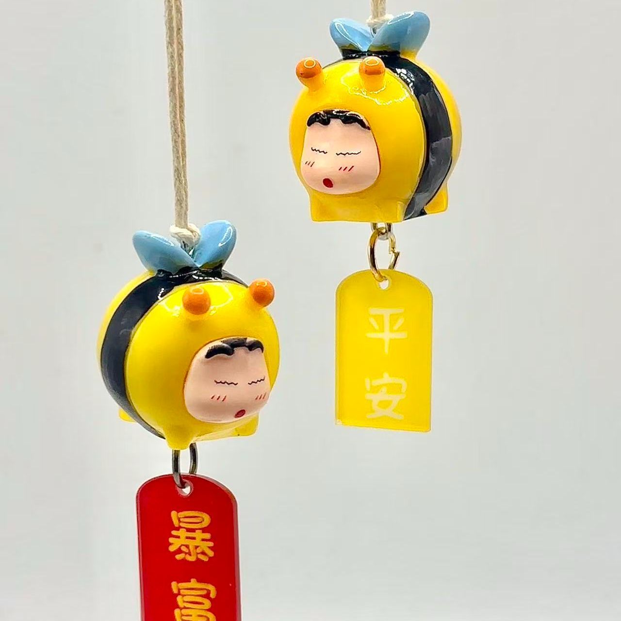 Crayon Shin-chan Bee Cosplay F - огляд і ціна Car Accessories Inside