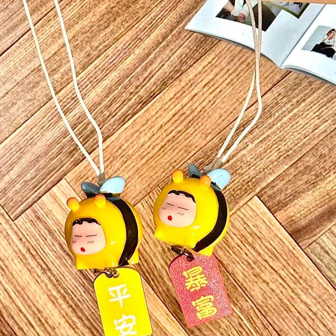 Crayon Shin-chan Bee Cosplay F - огляд і ціна Car Accessories Inside