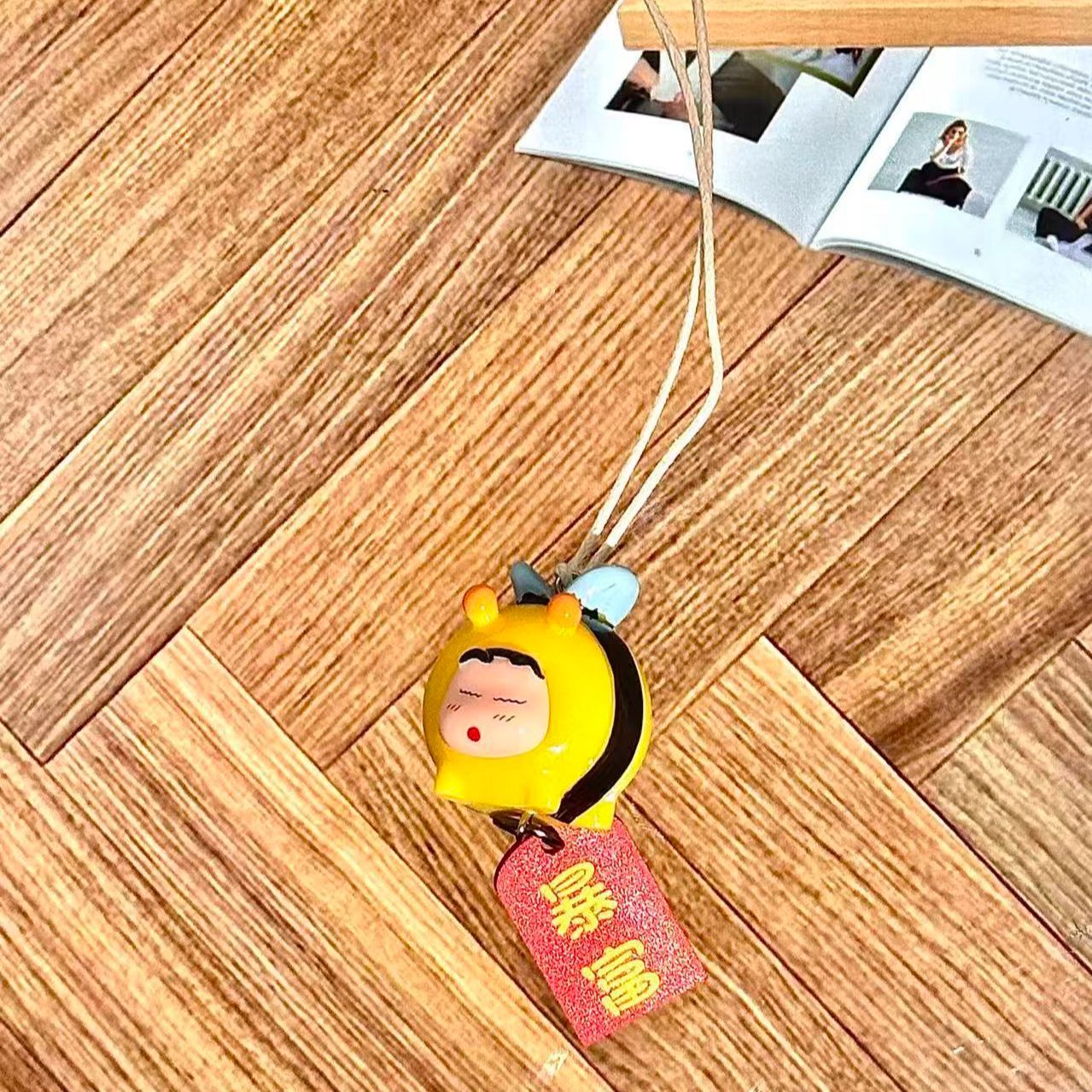 Crayon Shin-chan Bee Cosplay F - огляд і ціна Car Accessories Inside