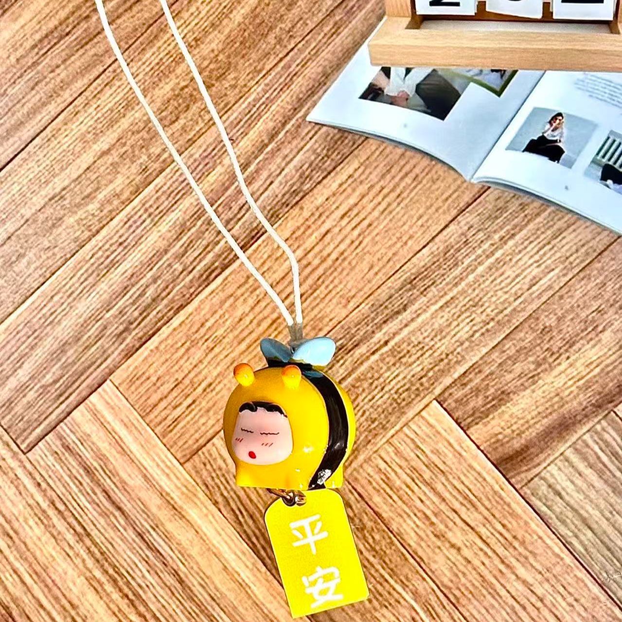 Crayon Shin-chan Bee Cosplay F - огляд і ціна Car Accessories Inside